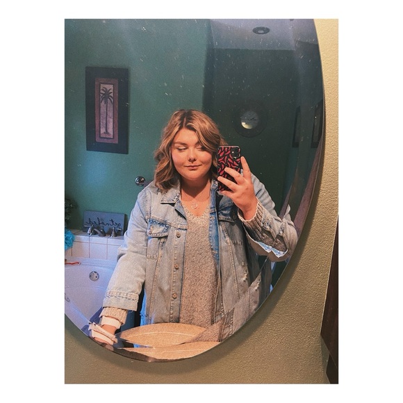 Sie’s closet! - Picture 2 of 2